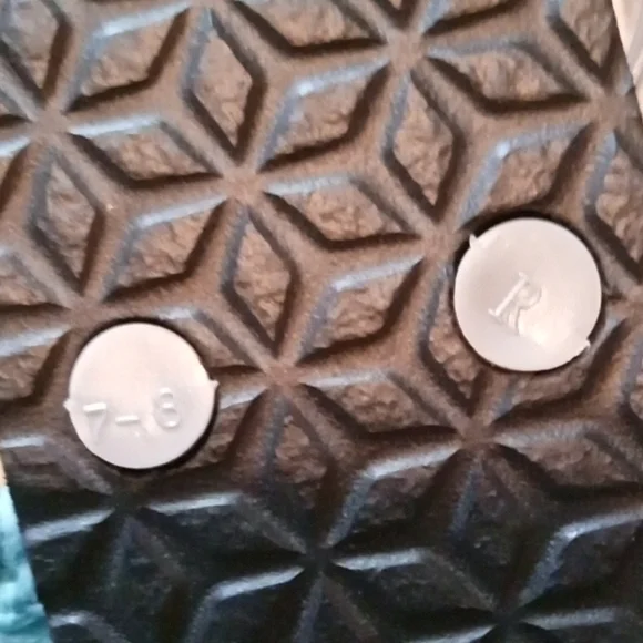 Stylish Silver Sandals for Women - Picture 4 of 4